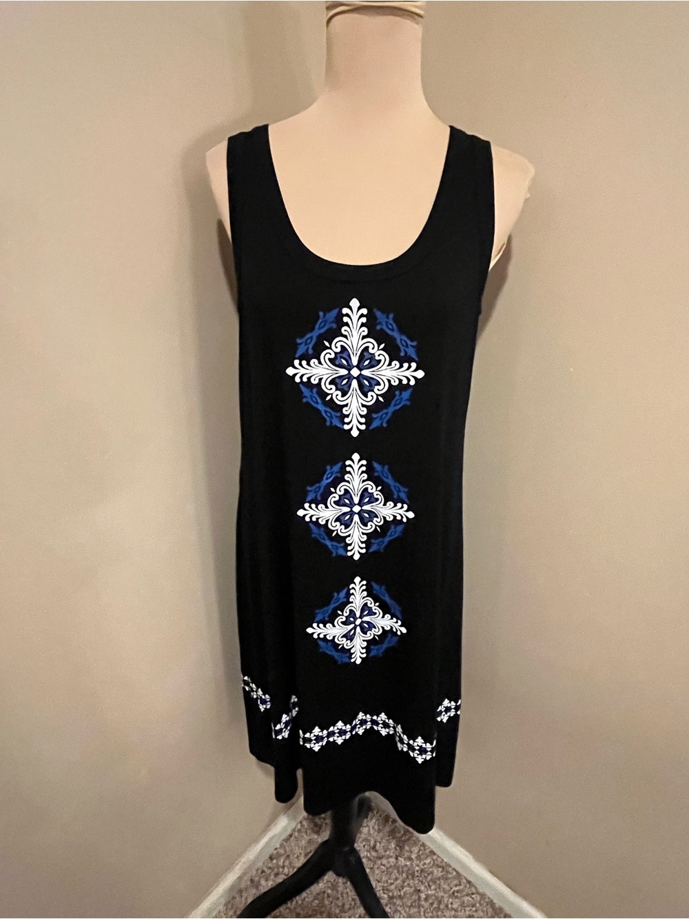 Karen Kane Black Tank Mini with Cross design in white/Blue, size Large